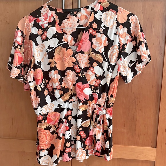 Harve Benard size medium, colorful floral short sleeve blouse - Picture 1 of 5